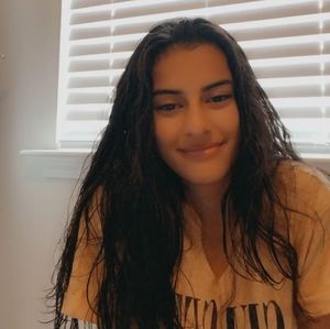 Meet your Posher, Zaira